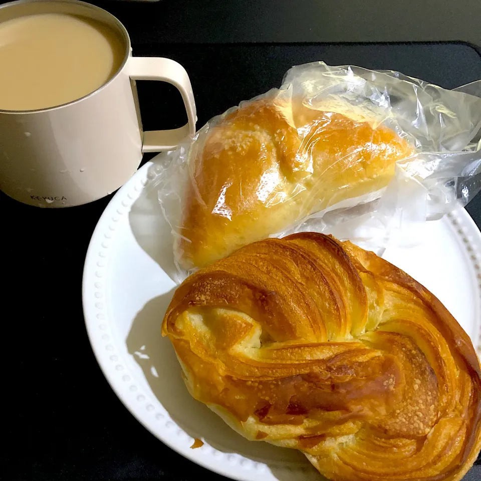 9:02 パン屋さんの焼きたてパン🥐🥖|へれ子さん