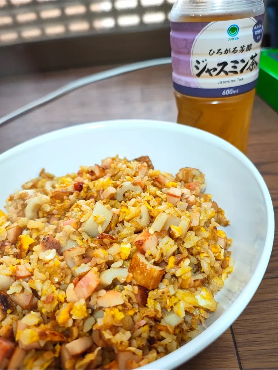 今日の昼飯はサラダチキンと竹輪と納豆チャーハン|時雨さん