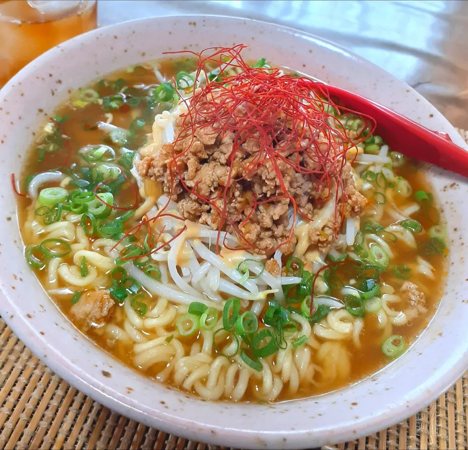 Snapdishの料理写真:肉そぼろラーメン🍜|びせんさん