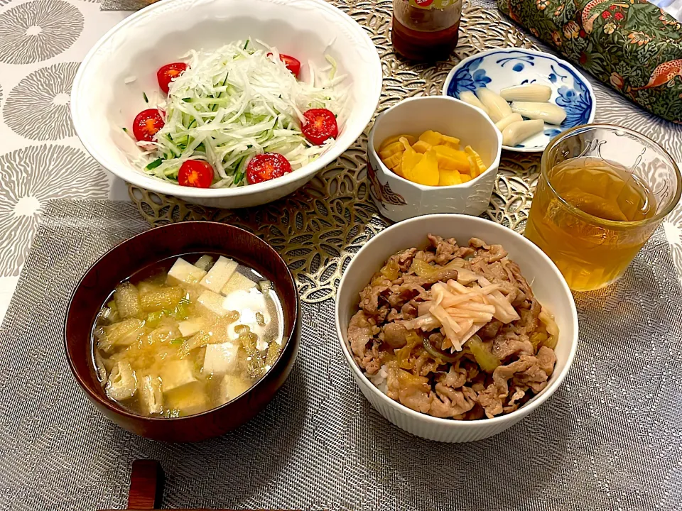 豚丼　自家製紅生姜とらっきょう　沢庵　大根サラダ🥗　お味噌汁|blue_bird07さん