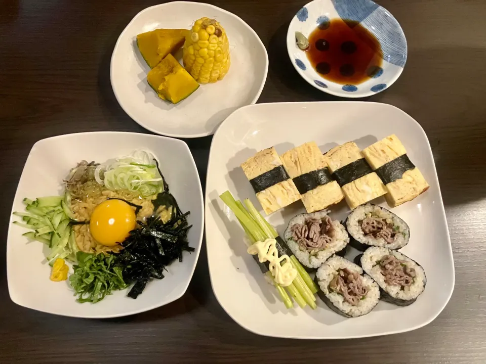 ⚫︎たまご、牛肉のクリームソース巻き、アスパラ握り
⚫︎納豆卵
⚫︎蒸しかぼちゃ、蒸しとうもろこし|tatsuponさん