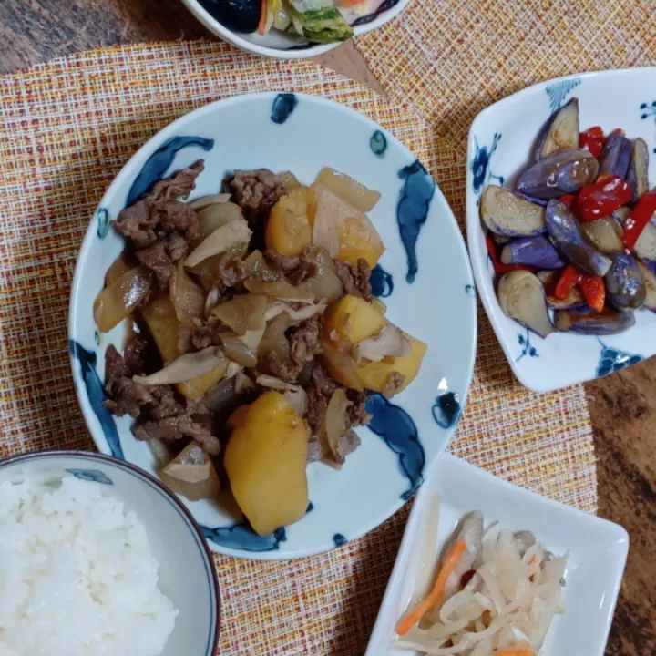 肉じゃがとご飯を食す夜|ぱいんてーるさん