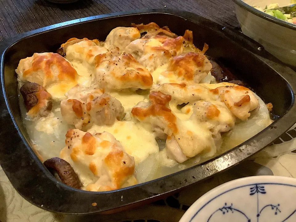 Snapdishの料理写真:鶏肉と玉ねぎのチーズ焼き😋|アライさんさん