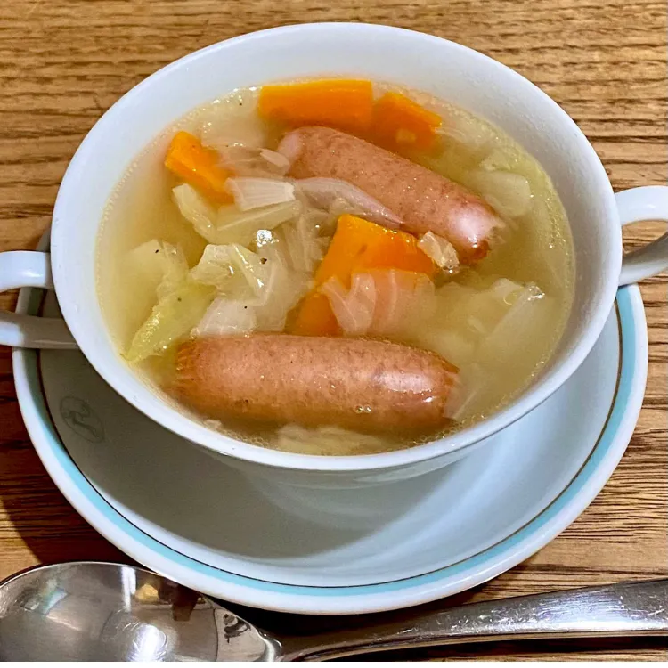 Snapdishの料理写真:野菜とソーセージのスープ💦
ポテトサラダとプレッツェル🥨を添えて 朝ごはん・・|ばくあんしゃさん