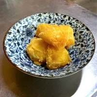 Snapdishの料理写真:味付けは少量の砂糖とお醤油だけで
じゃがいもの煮っころがし🥔
シンプルは美味しい|🌿ぴぴさん