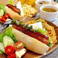 Snapdishの料理写真:白コッペドッグとパスタのプレート