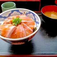 Snapdishの料理写真:サーモン丼|Ryouri　Sukiさん