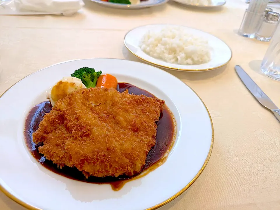 Snapdishの料理写真:レストランの『カツレツ』😋|アライさんさん