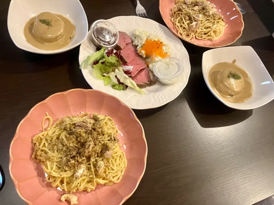 ⚫︎生クリームとチーズのパスタ
⚫︎ローストビーフと魚卵のポテトサラダ(テイクアウト)
⚫︎洋風おでんのポルチーニ茸ソースかけ(テイクアウト)|tatsuponさん