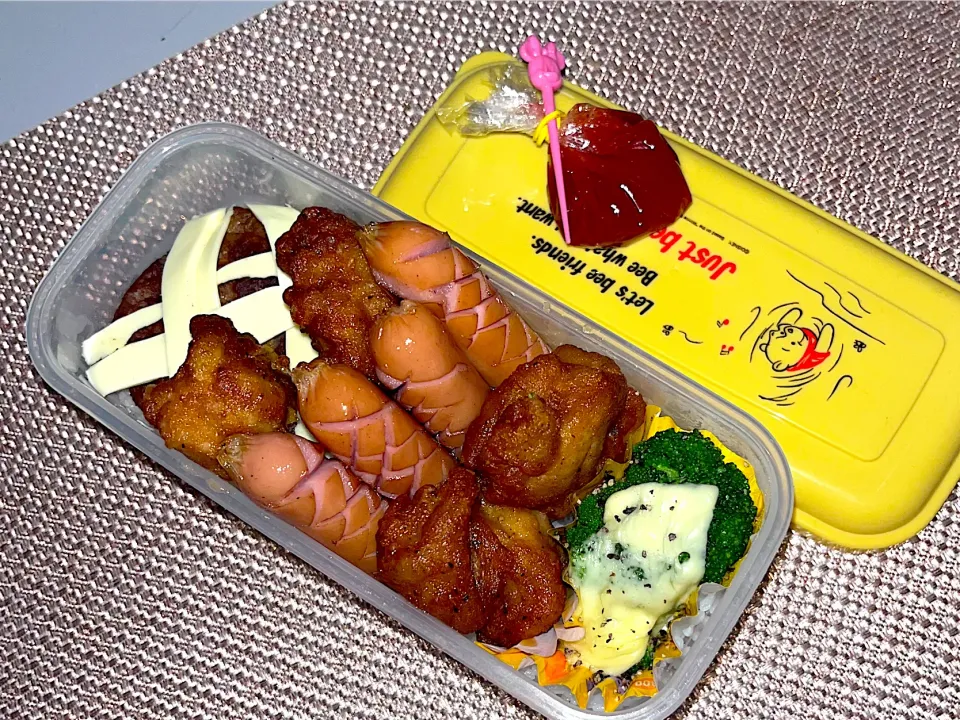 Snapdishの料理写真:唐揚げ・ハンバーグ弁当|ズボラグータラ主婦さん