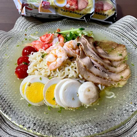 「サッポロ一番 塩らーめん」を使ってみたSnapdishの料理・レシピ写真:バシュランさんの料理 「塩ラーメンで冷やし中華風」