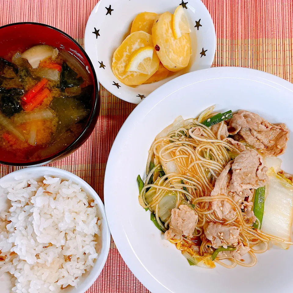 Snapdishの料理写真:豚肉と白菜と春雨の中華炒め♡さつまいものレモン煮♡|まゆかさん