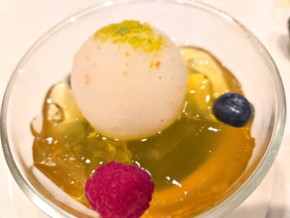 Chilled Lemongrass Jelly
Aloe vera, lychee sorbet|rufvalさん