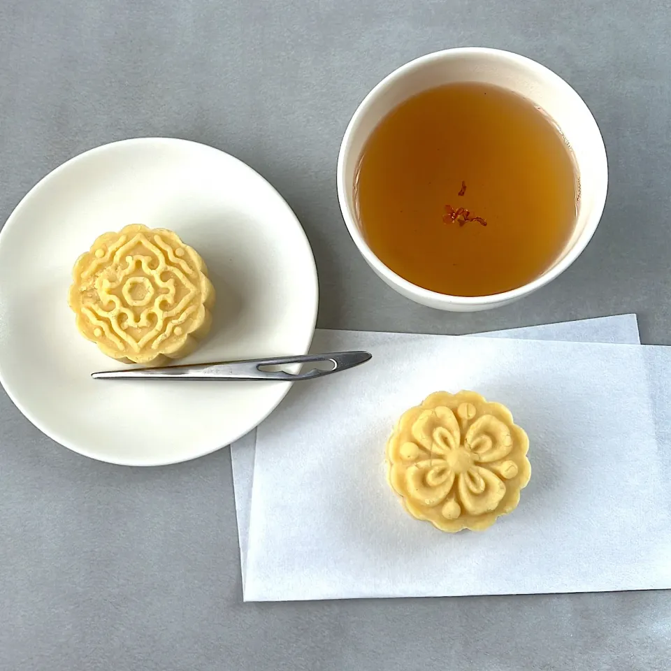 キンモクセイのお茶と緑豆糕(リュウトウガオ)|パンと紅茶と時々お菓子さん