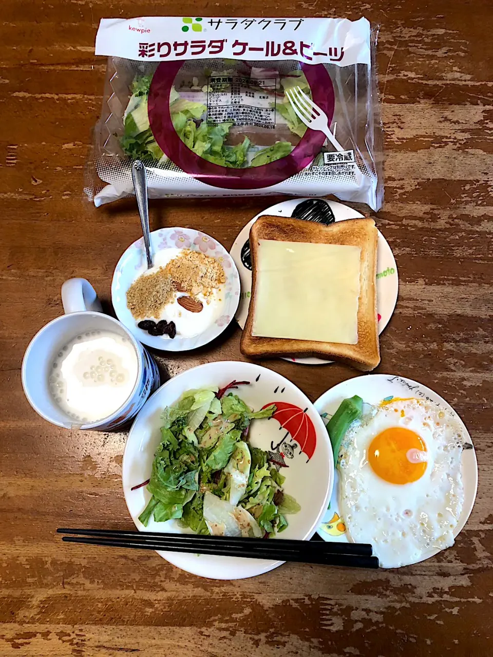 Snapdishの料理写真:サラダクラブ　彩りサラダ　ケール＆ビーツで旦那さんの朝ごはん|パンプキンさん