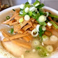 Snapdishの料理写真:【TRYラーメン大賞2023 新店総合 ＆MIX部門1位】 
【ラーメン店主500人が選ぶ Japan Best Ramen Awards TOP 50】 
【食べログ ラーメン TOKYO 百名店 2023 選出店】 
桜上水 船越 　　　　　　　　　　　　塩中華そば (1,000円) 
＋メンマ並 (150円) 
＠桜上水4分
24233 (251,027)