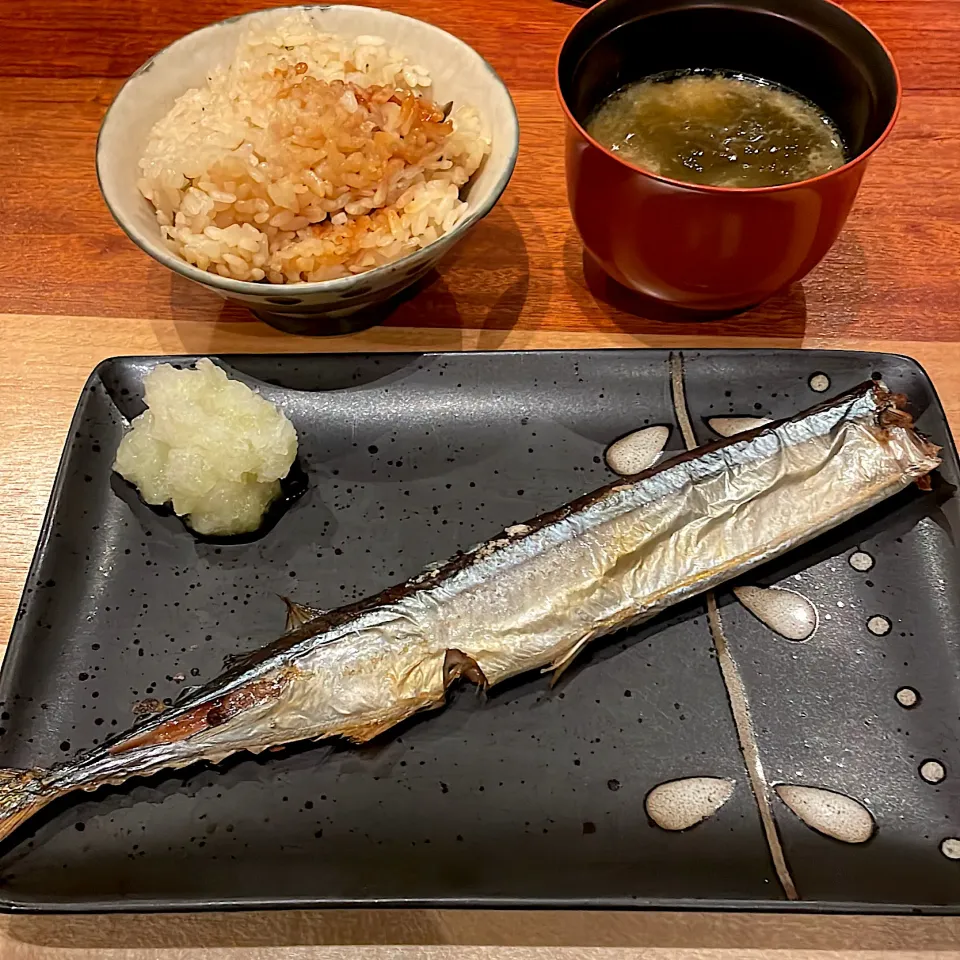 さんま　松茸風炊き込みご飯　味噌汁|とゆあさん