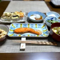 Snapdishの料理写真:今夜の夕食|ヒロミ🏝🏝🏝🌺🏄🌊🐬🏄‍♀️🏄‍♂️🍹🐠👙🌺さん