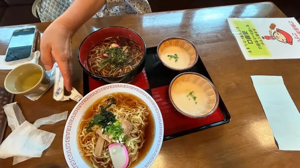 Snapdishの料理写真:山かけ蕎麦と山かけラーメン|Morito Kamiyaさん