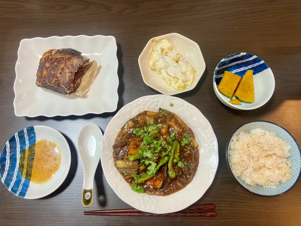 ⚫︎麻婆茄子
⚫︎餃子(冷凍)
⚫︎コーンを白身で巻いた謎料理
⚫︎蒸しかぼちゃ
⚫︎玄米50％ご飯|tatsuponさん