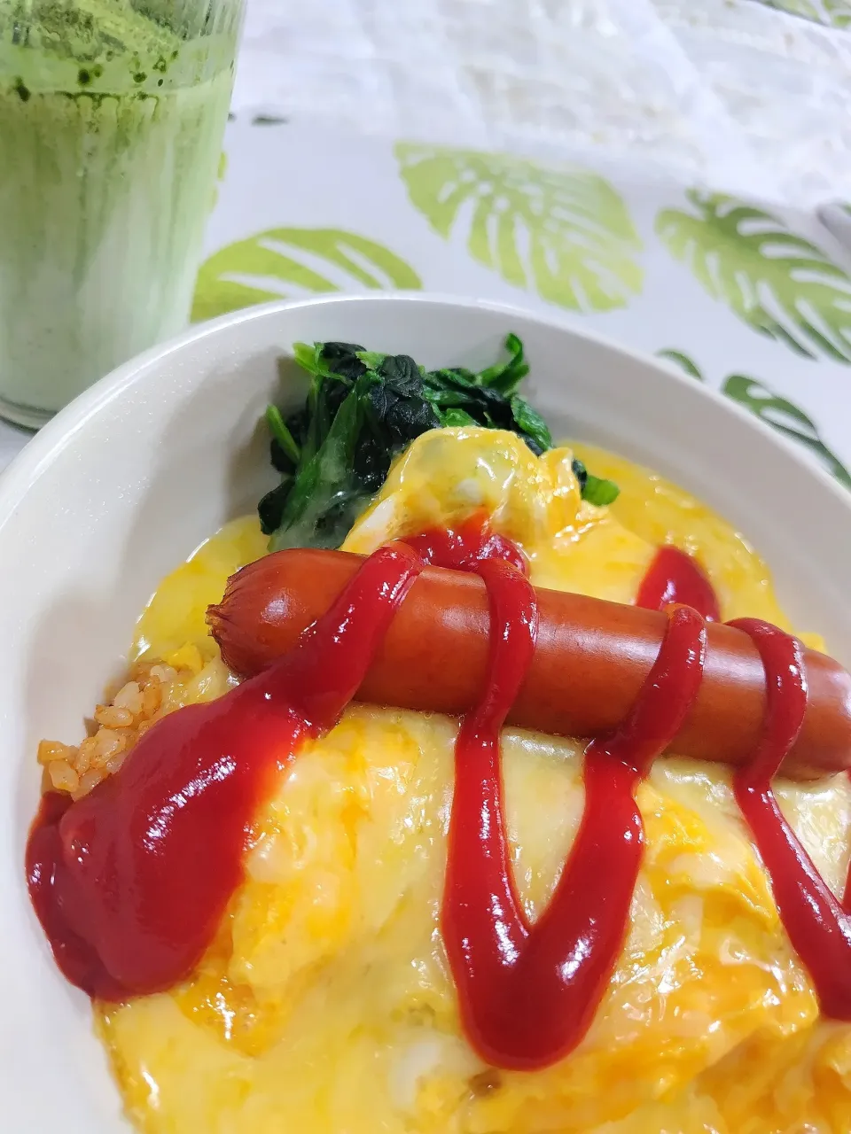 Snapdishの料理写真:ジョンソンビルウインナー乗せチーズオムライスLunchです🍀|rikako♪。.:＊さん