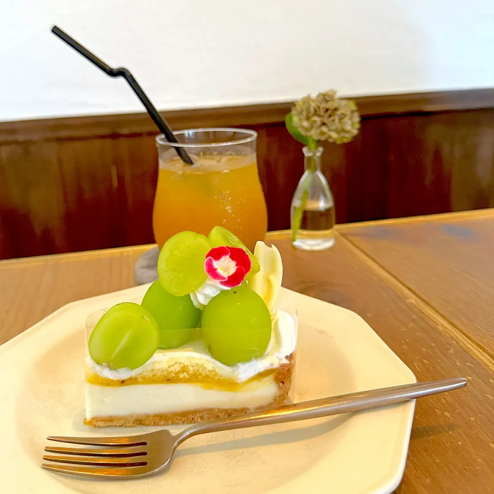 Tea timeはお友達とマスカットケーキにオレンジティーで💚|Seikoさん