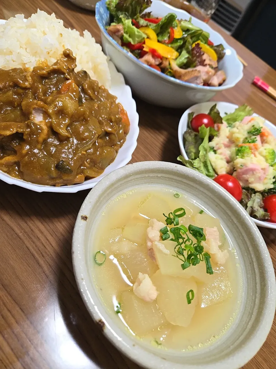 カレー・冬瓜のスープ・ポテトサラダ・チキンサラダ🌺|chiyukiさん