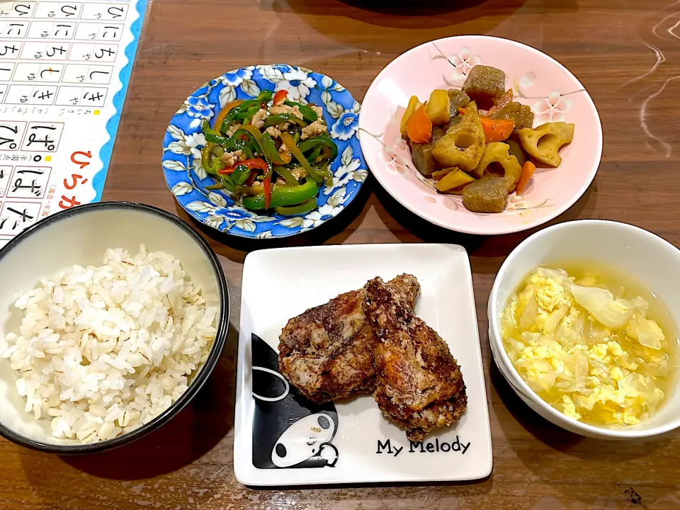 カジキの三角唐揚げ　キャベツと卵のスープ　蓮根とこんにゃくのカレー炒め　豚ひき肉とピーマンのオイスター炒め|おさむん17さん