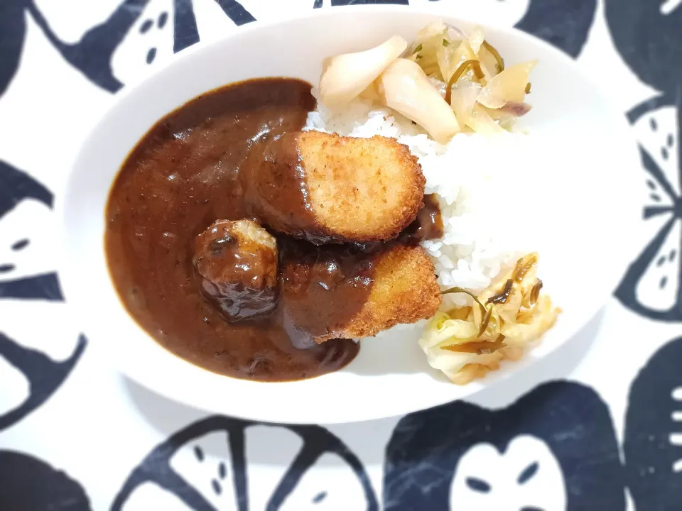 フライたちでカレーなお昼ごはん🥰|ぽんすけさん