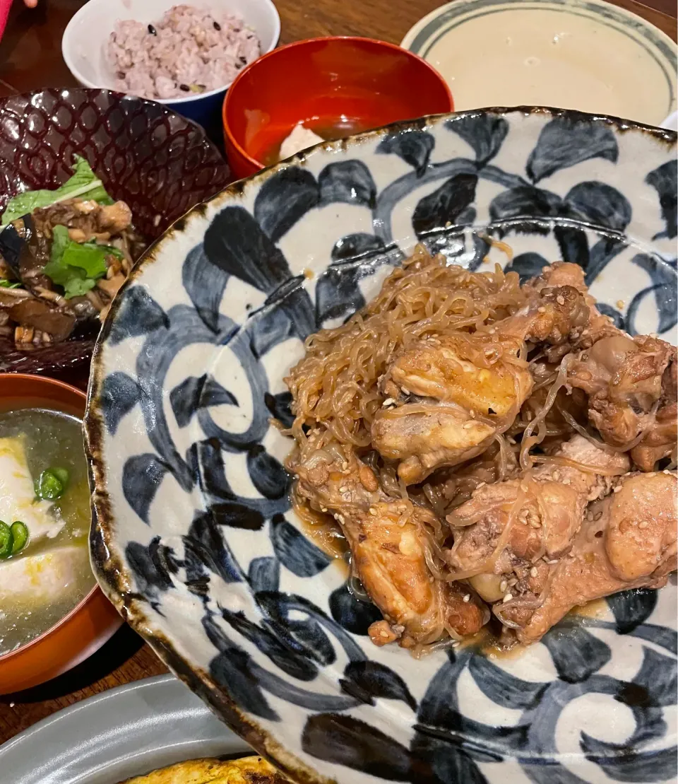 Snapdishの料理写真:手羽元と白滝の胡麻酢煮|ichikayaさん