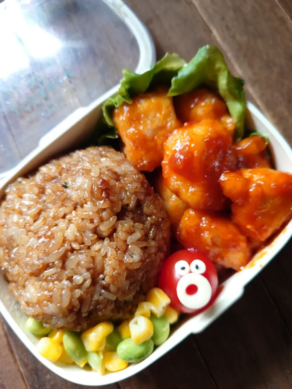 漢の…次女用🍱黒チャーハンと鶏チリの中華弁当|ᵏᵒᵘさん