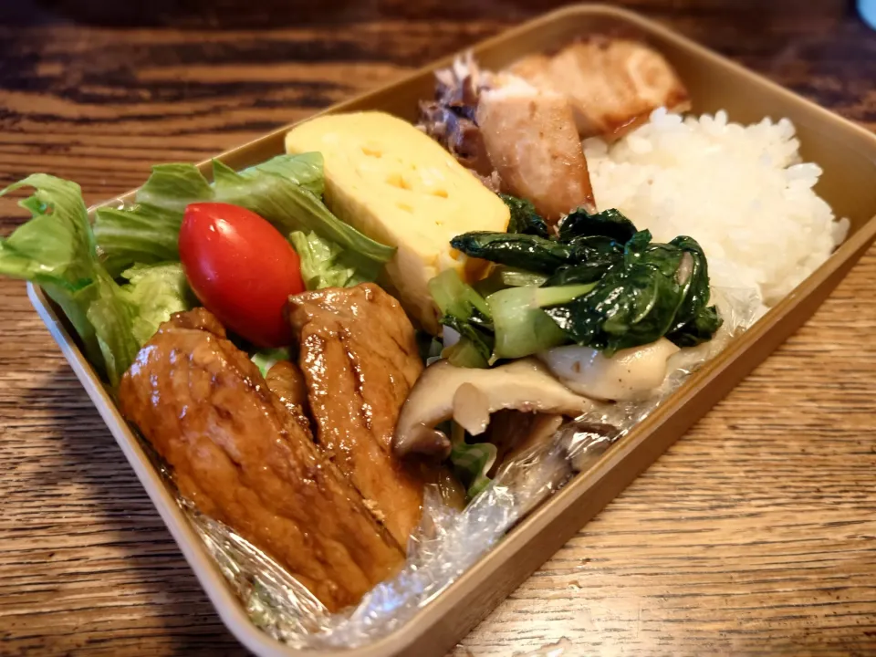 トンテキと椎茸と小松菜炒めのお弁当(*^^*)|しーPaPaさん