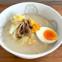 Snapdishの料理写真:野菜たっぷり塩ラーメン🍥|Ｌilicaさん