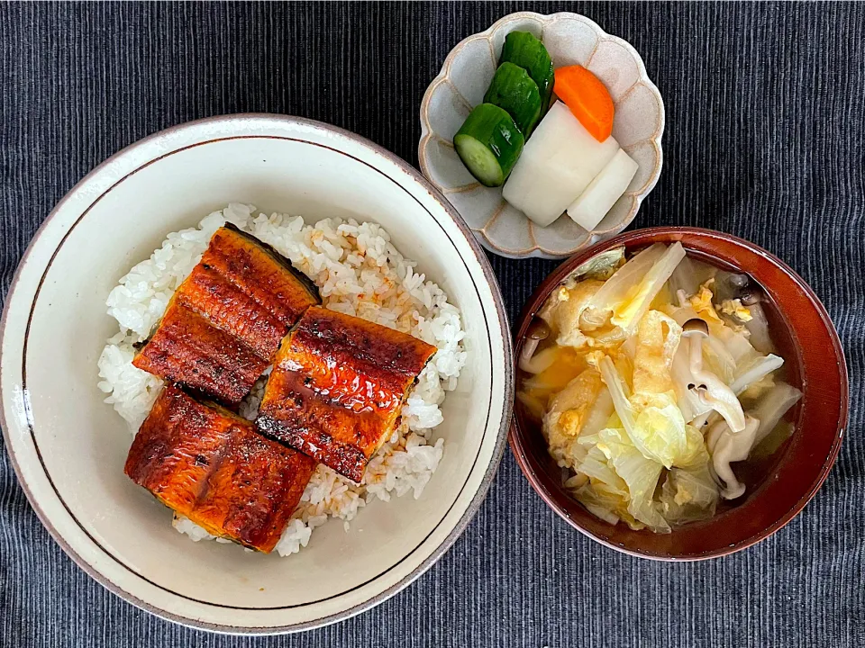 在宅ワークの日のランチ🌈鰻を焼くだけ（温め）簡単、満足✨|みーぬさん