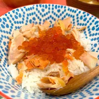 Snapdishの料理写真:雪若丸ではらこめし風しゃけの親子丼| KURUMIkitchenさん