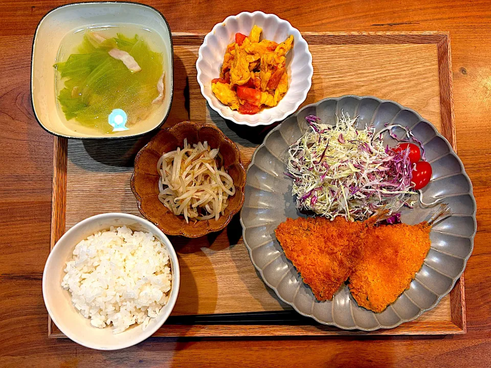 今日の夜ご飯(アジフライ、トマトの卵炒め、もやしナムル、レタス卵スープ)|cocomikaさん