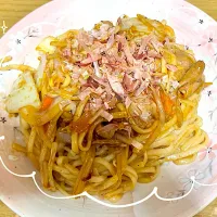 Snapdishの料理写真:こてっちゃん入り焼きうどん‼️|miiina・＊・さん