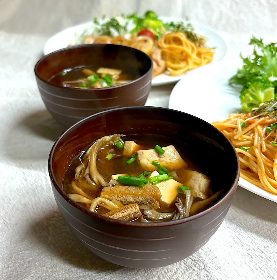 Snapdishの料理写真:舞茸と豆腐のお味噌汁|かっちゃん杉さん