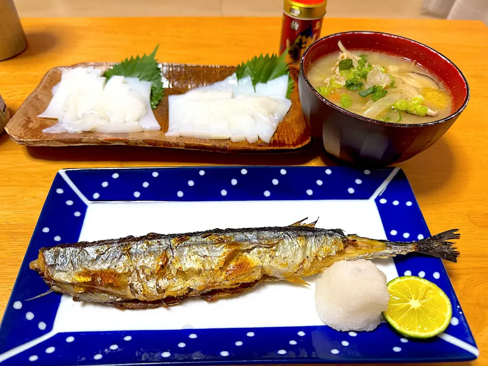 秋刀魚の塩焼き・甲イカのお刺身・豚汁|ツナコさん