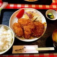 Snapdishの料理写真:ミックスフライ定食|mamiさん