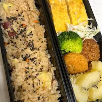 Snapdishの料理写真:さつまいも🍠ごはん弁当|ゆだともさん