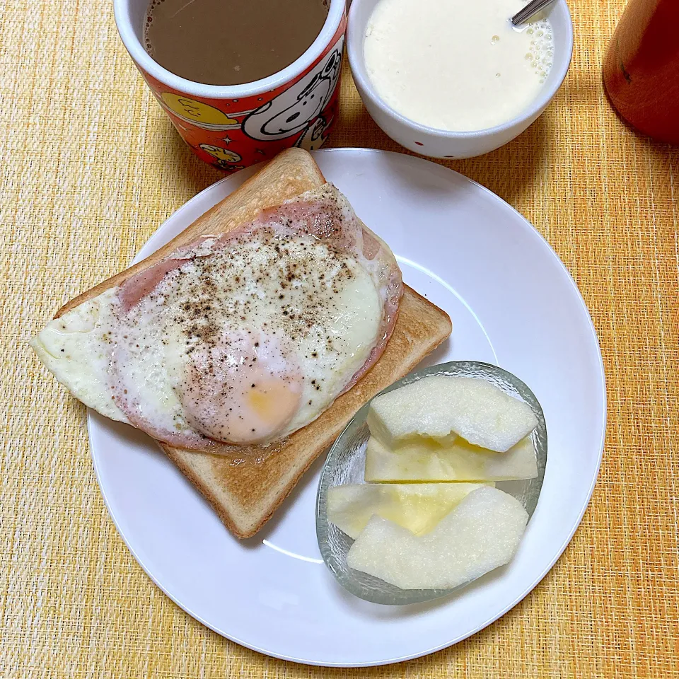 目玉焼きトースト🍳|akkoさん