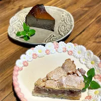 Snapdishの料理写真:本日のケーキはほうじ茶バスクチーズケーキ＆シャルロトカでございます☕️