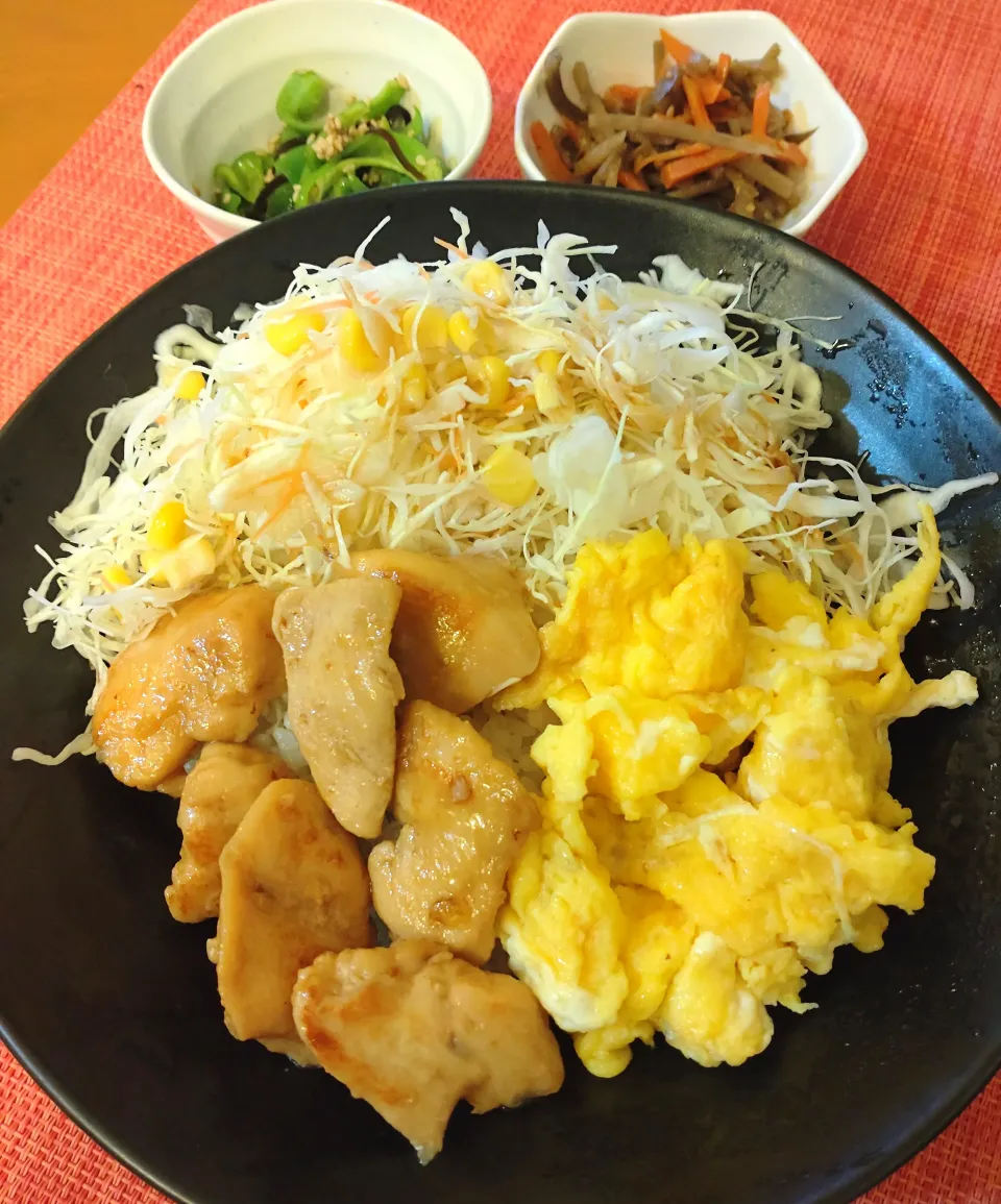 Snapdishの料理写真:☆照り焼き親子丼　☆きんぴら　☆無限ピーマン|chikakoさん