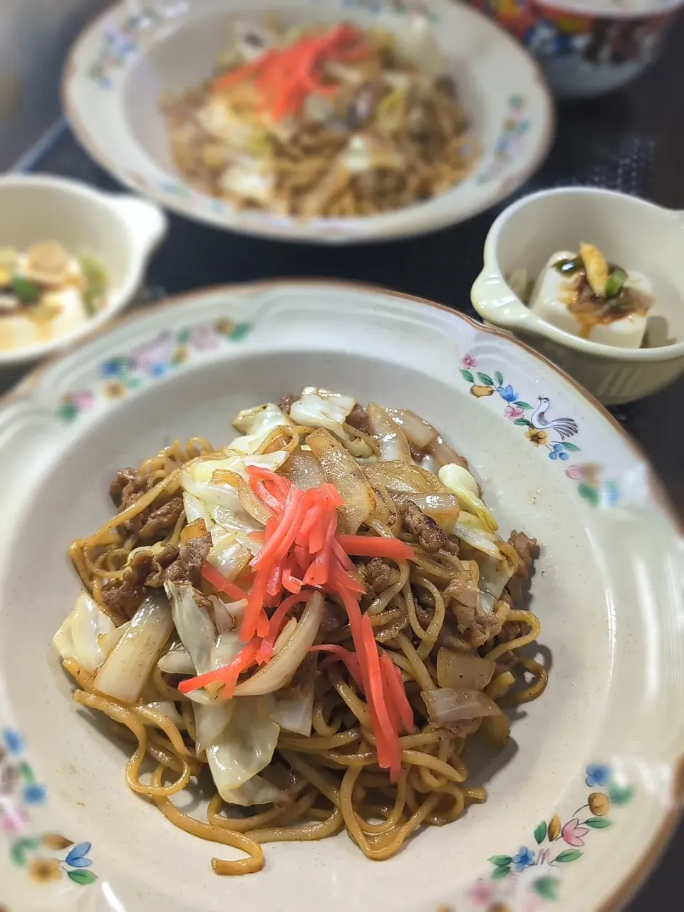 Snapdishの料理写真:焼きそば＆冷や奴|テケテケさん