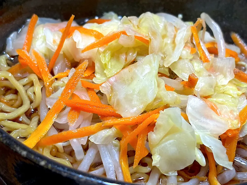 Snapdishの料理写真:お野菜たっぷりのおうちラーメン|mikanさん