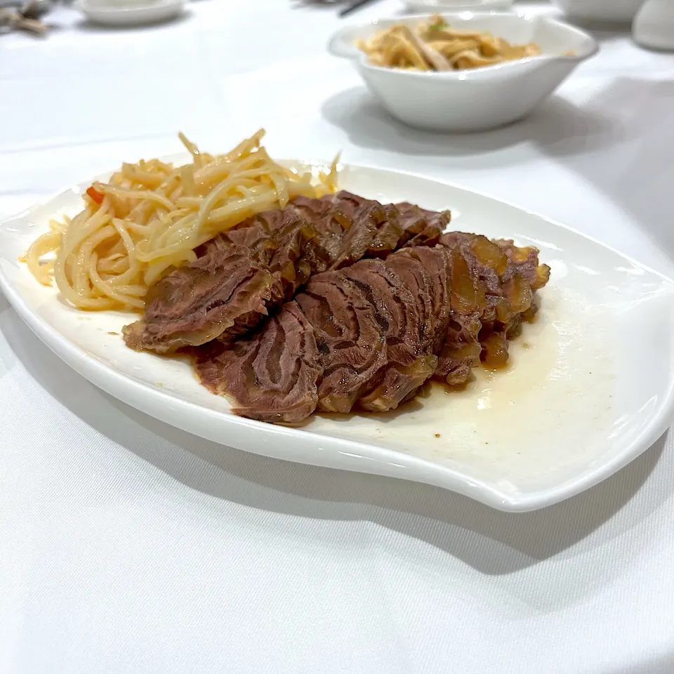 Sliced beef shanks with soy sauce|skyblueさん