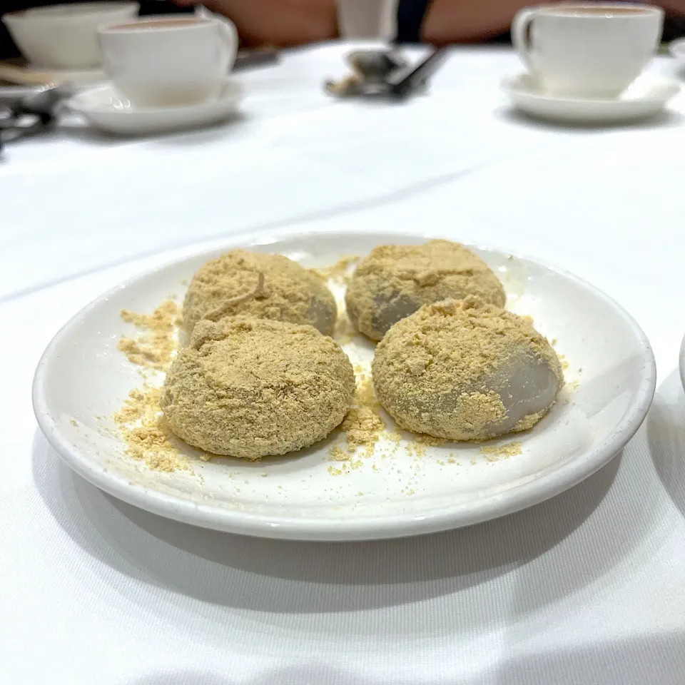 Sweetened sesame with glutinous rice balls|skyblueさん