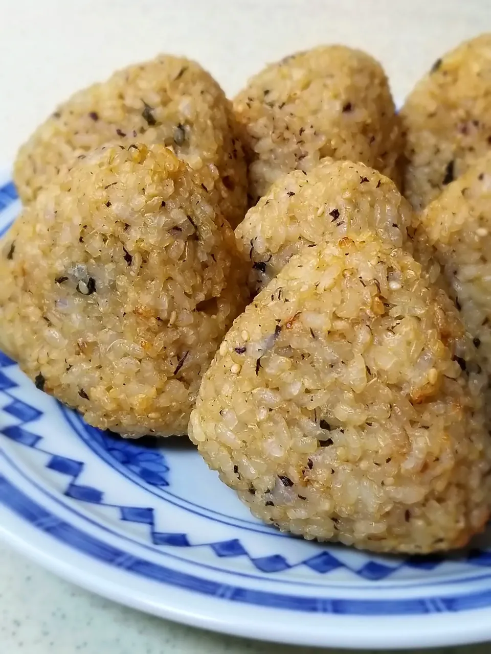 大葉味噌と赤じそふりかけの焼きおにぎり|ぱんだのままんさん