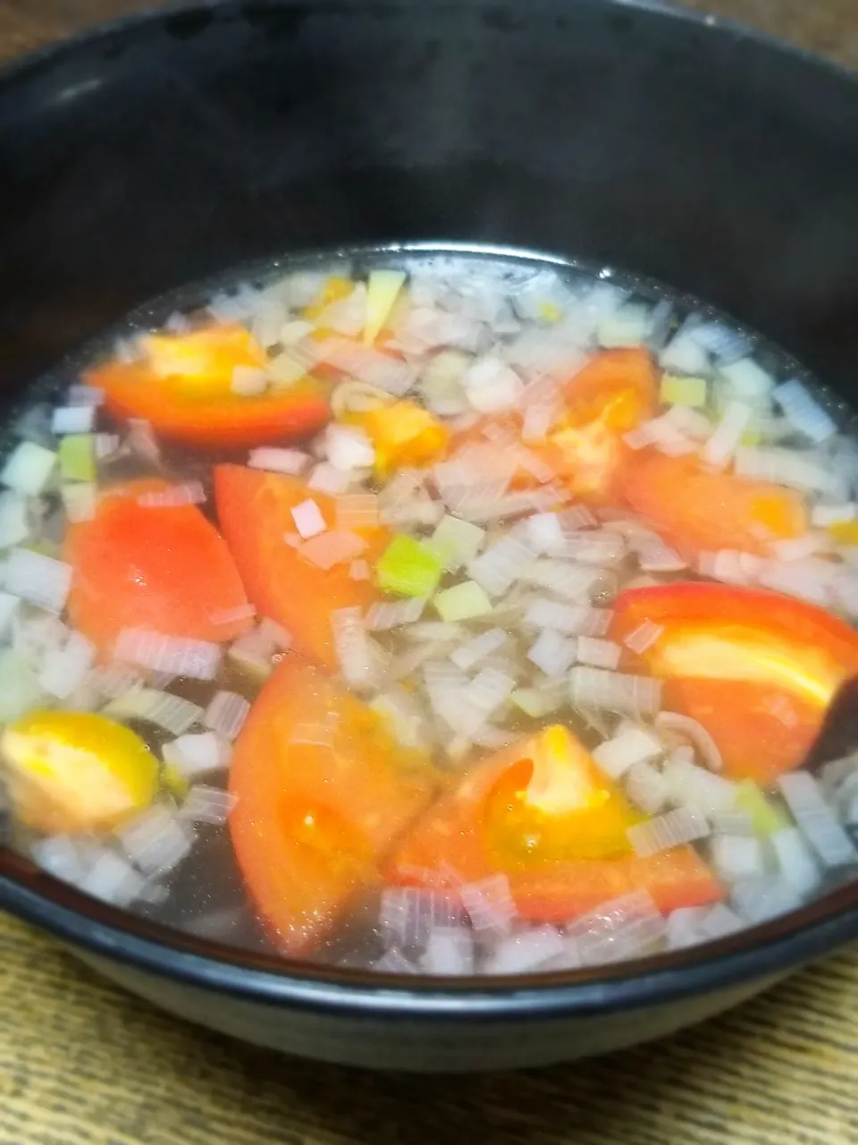 パパ作👨長ネギとトマトのスープ|ぱんだのままんさん